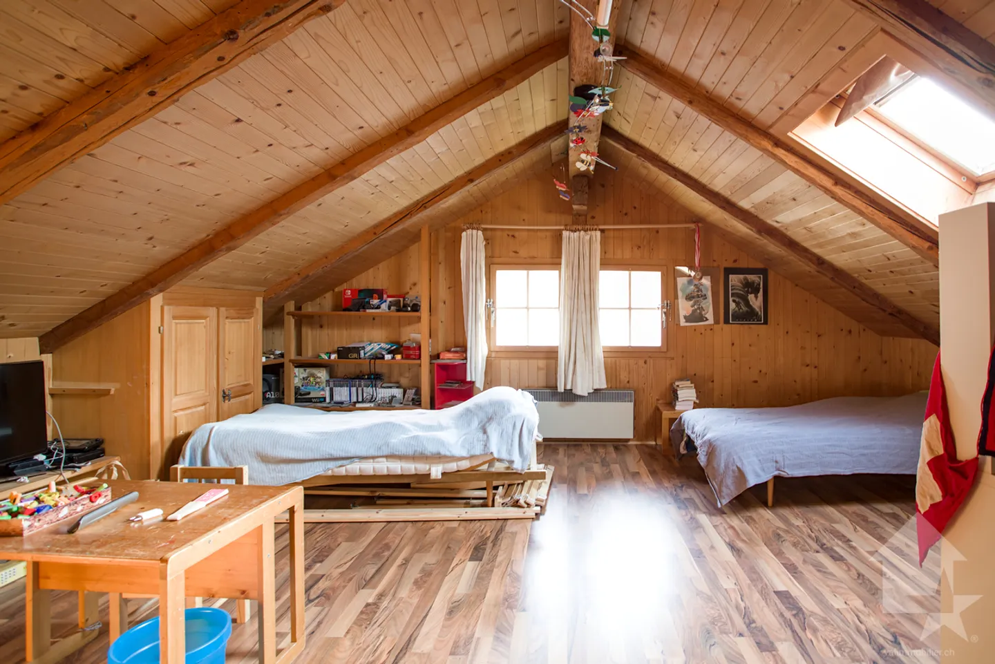 Chalet with 5.5 rooms with character, 180 m2, sunny location - Photo 7 of 13