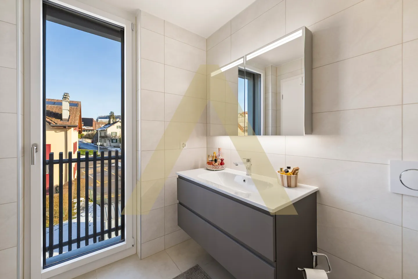 Bright apartment with elegant finishes - Photo 6 of 9