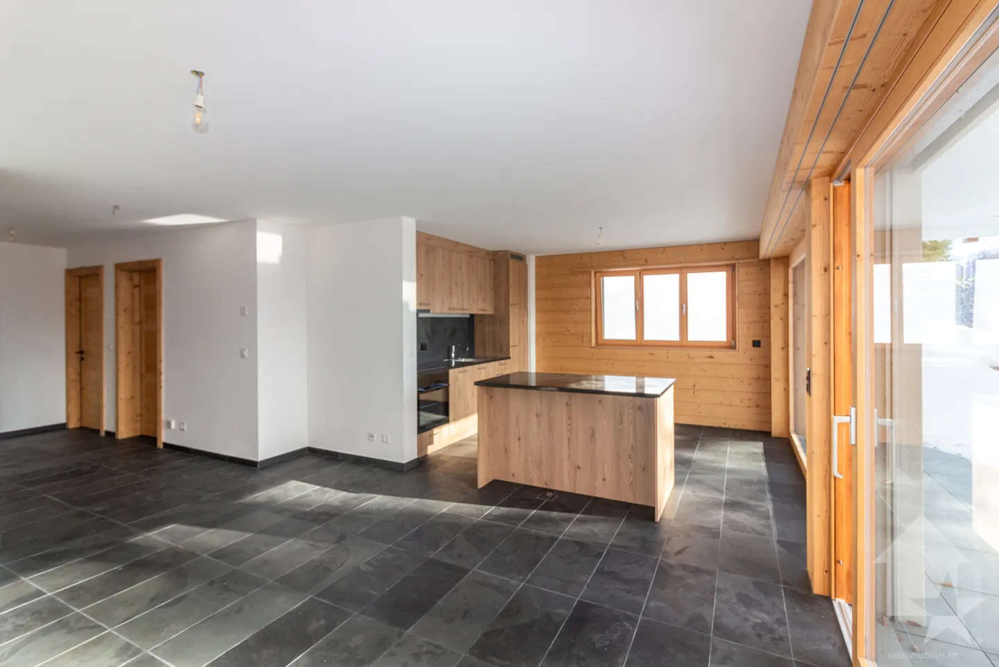 Magnificent new 3.5-room apartment next to a forest - Photo 5 of 13
