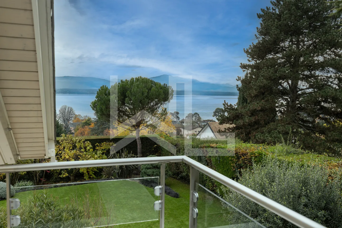 Contemporary architect-designed villa with panoramic view - Photo 5 of 7