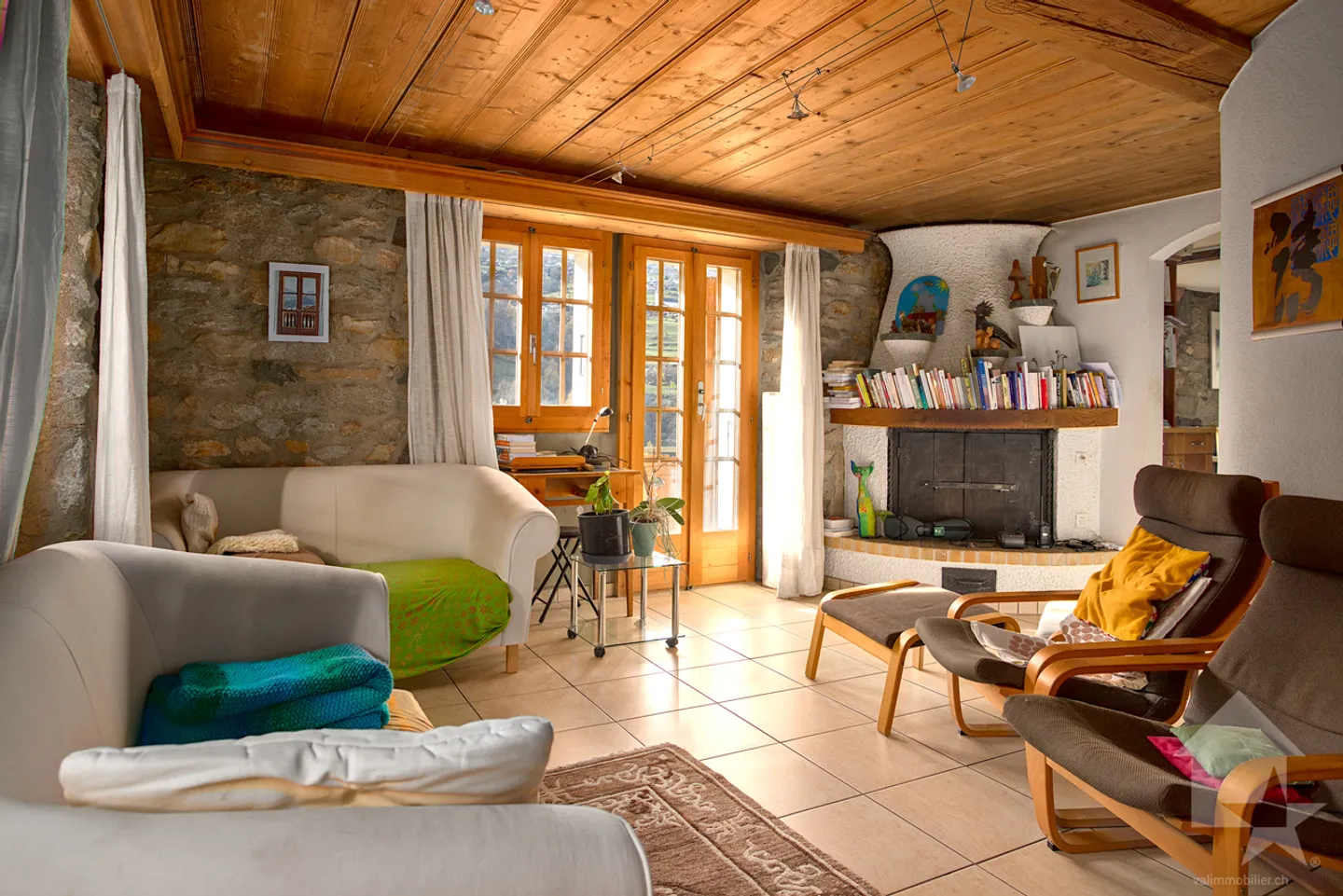 Chalet with 5.5 rooms with character, 180 m2, sunny location - Photo 2 of 13