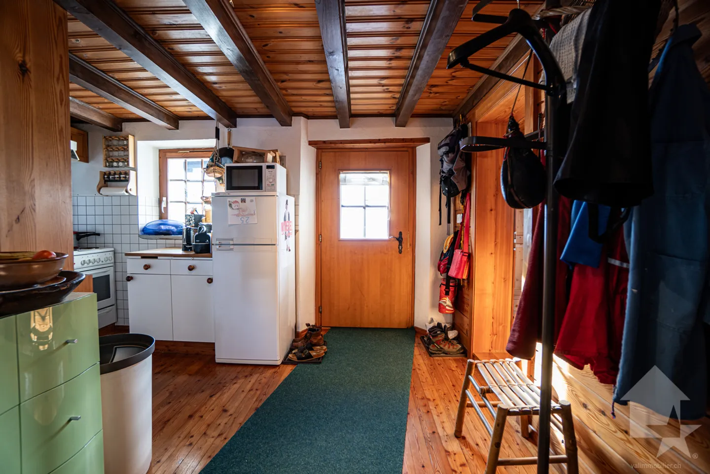 Chalet comprising two independent duplex apartments with convertible barn - Photo 7 of 13