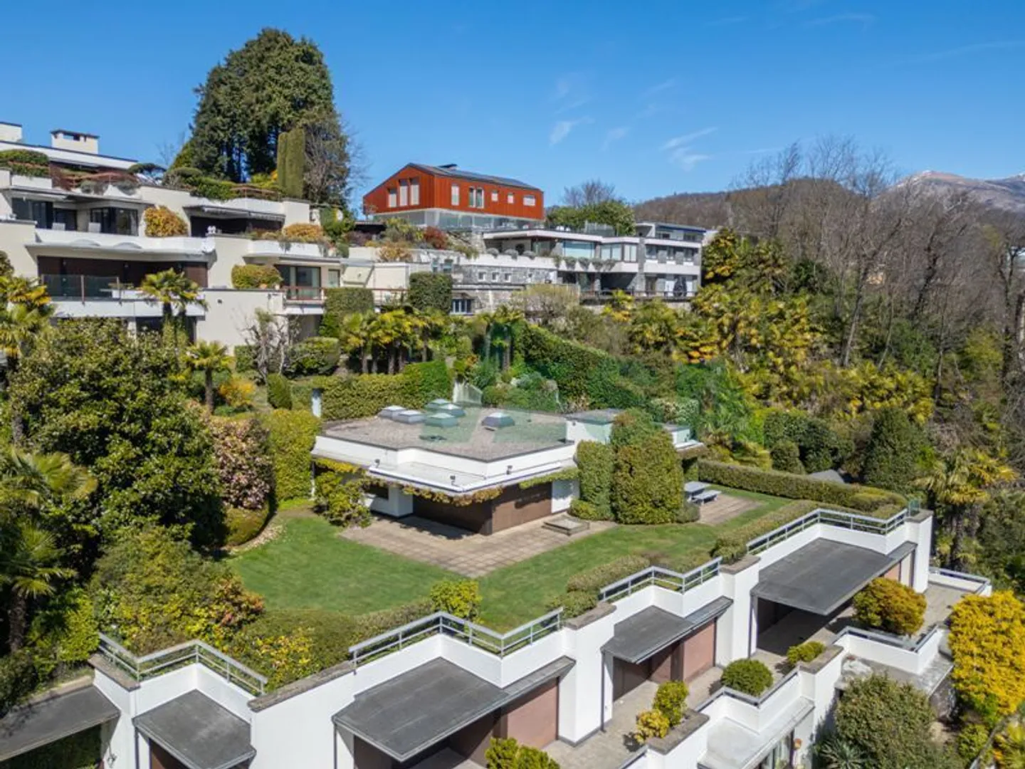 Splendido attico 6,5 locali con fantastica vista lago e bel giardino - Photo 1 of 11