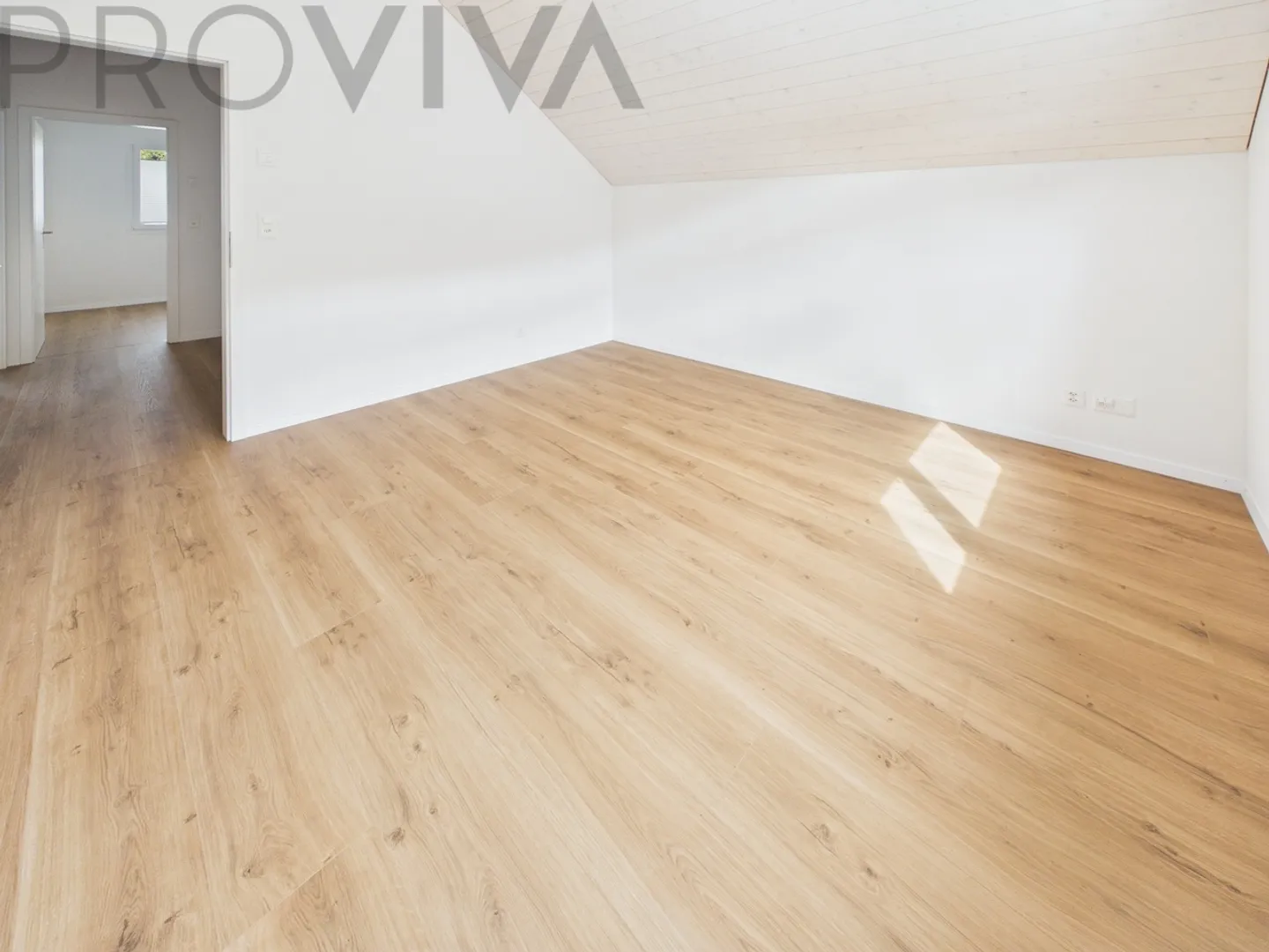 Modernes neues Haus mit grosszügigem Aussenbereich und viel Platz - Photo 11 sur 13