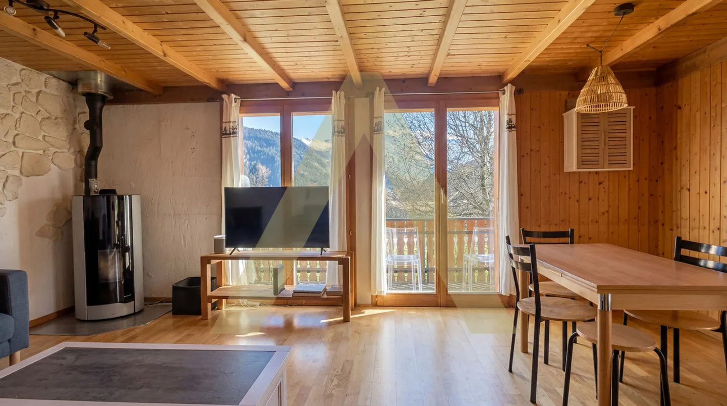 Chalet with independent studio in the heart of Ayent - Photo 2 of 10