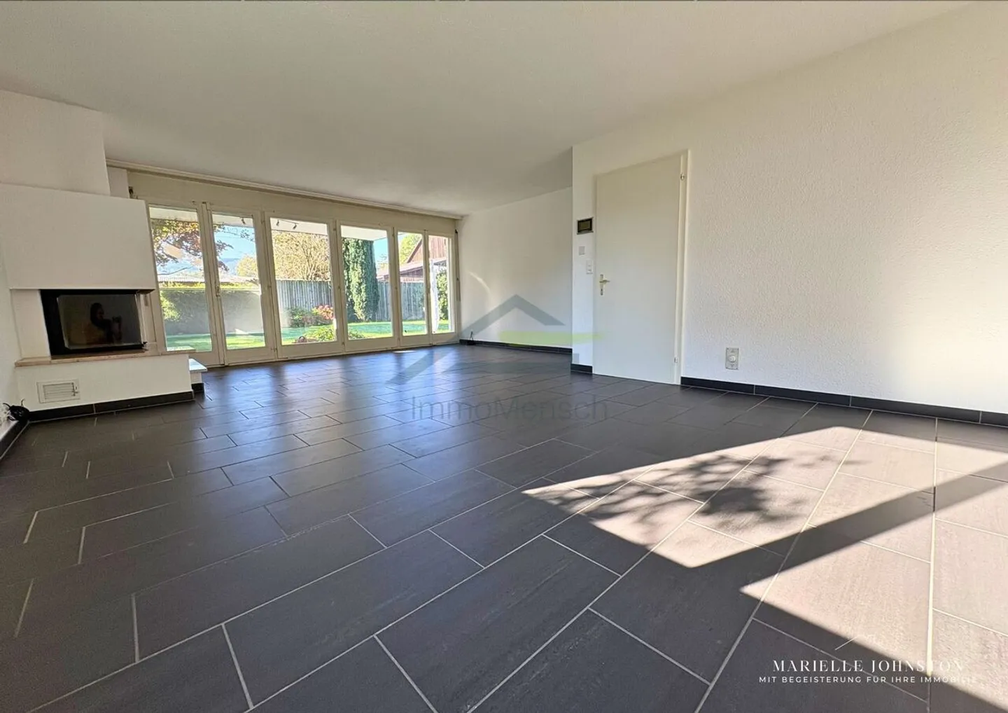 Casa unifamiliare di 4,5 stanze con bellissimo giardino a Biel-Benken - Foto 2 di 13