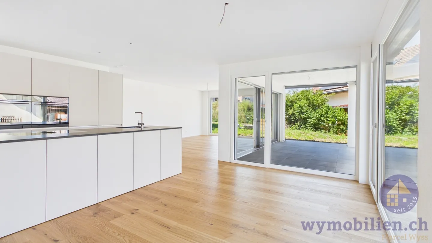 Ready-to-move-in 4.5-room garden apartment with 183 m² private garden - Photo 3 of 13