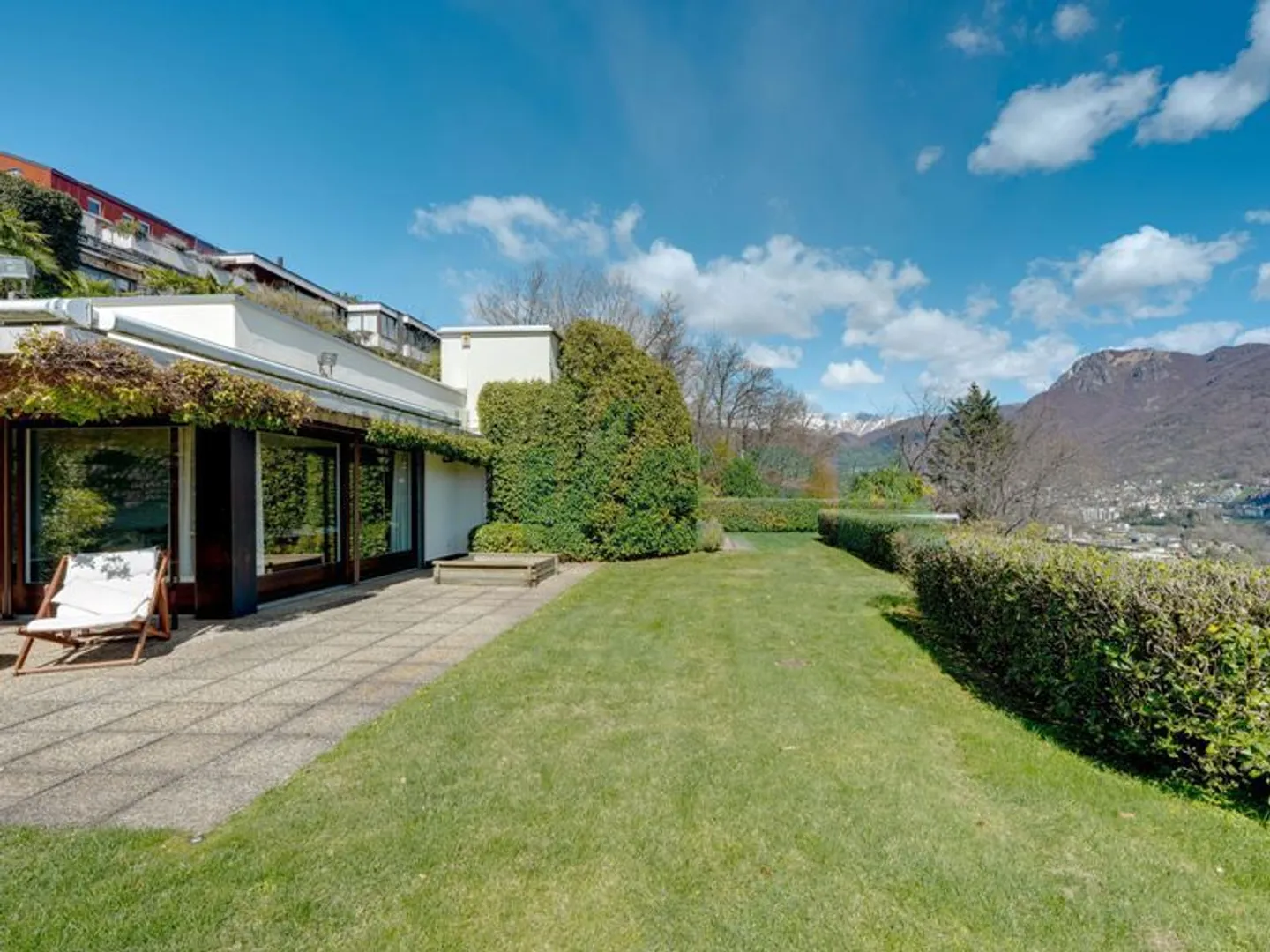 Superbe penthouse avec vue fantastique sur le lac et beau jardin - Photo 5 sur 11