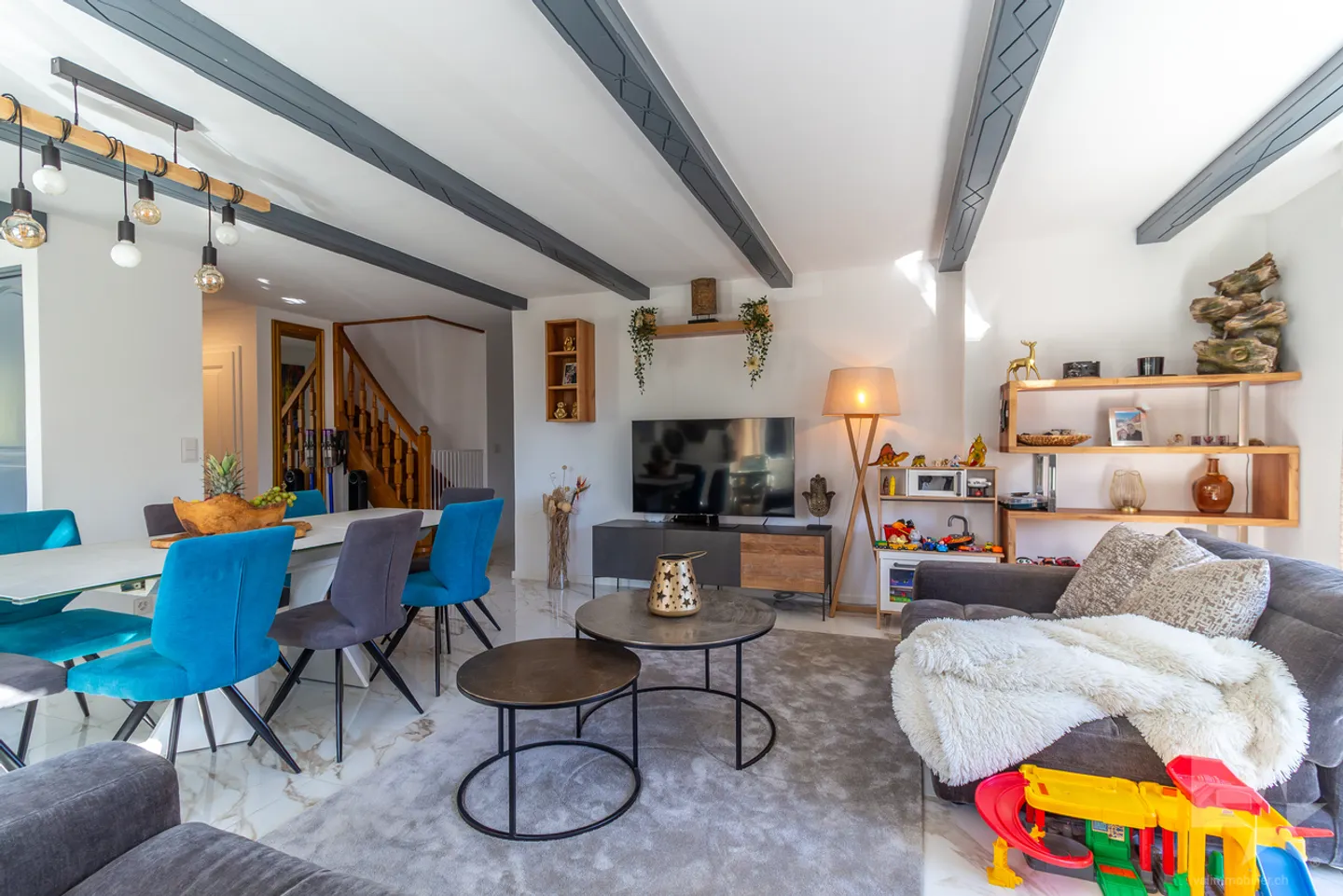 Casa di villaggio ristrutturata con 7,5 stanze, grande giardino e terrazze - Foto 8 di 13