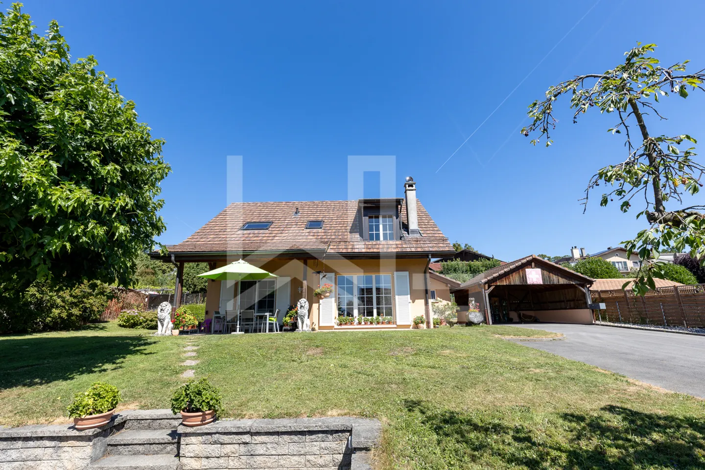 Charmante Villa neben dem Stadtzentrum mit separater Wohnung - Foto 1 von 13