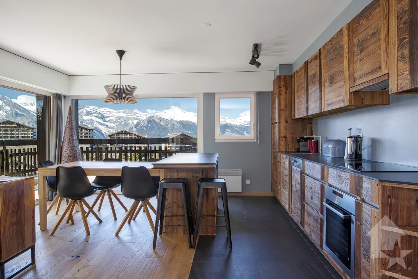 Wunderschöne 4,5-Zimmer-Eckwohnung, 101 m2, in der Nähe des Skigebiets - Foto 1 von 13
