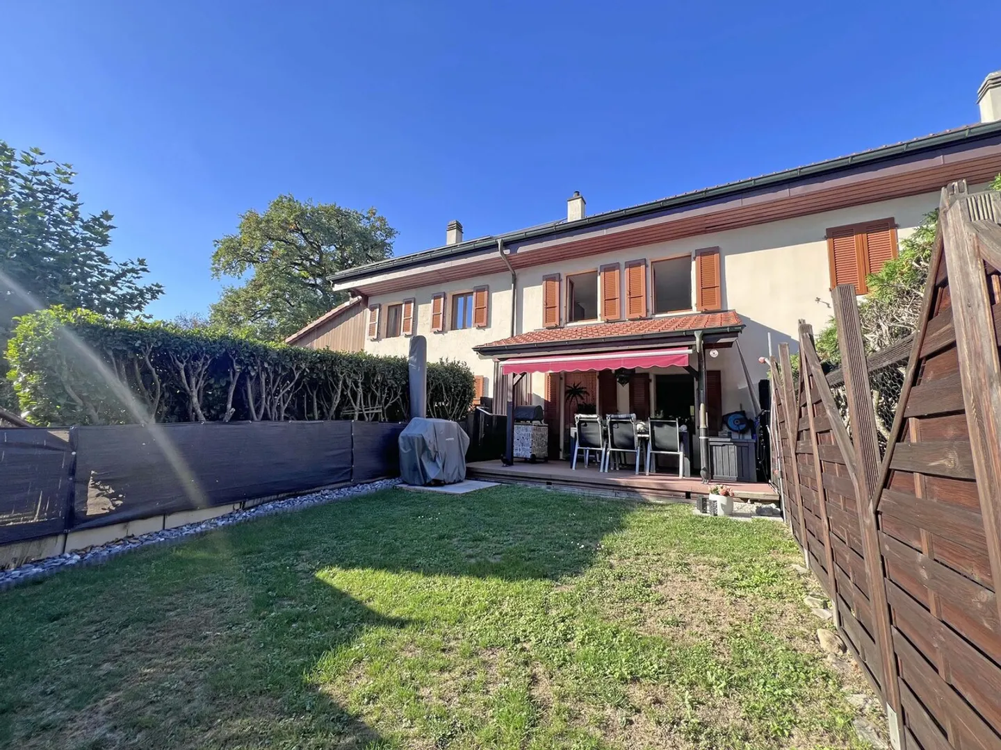 Reihenhaus mit 5,5 Zimmern und privater Garage - Foto 1 von 13
