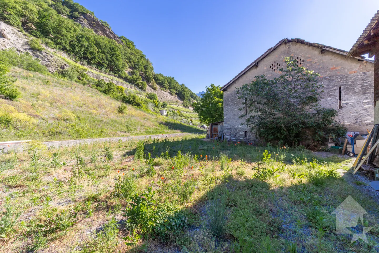 Rare opportunity to shape a piece of history in the heart of Valais - Photo 3 of 13