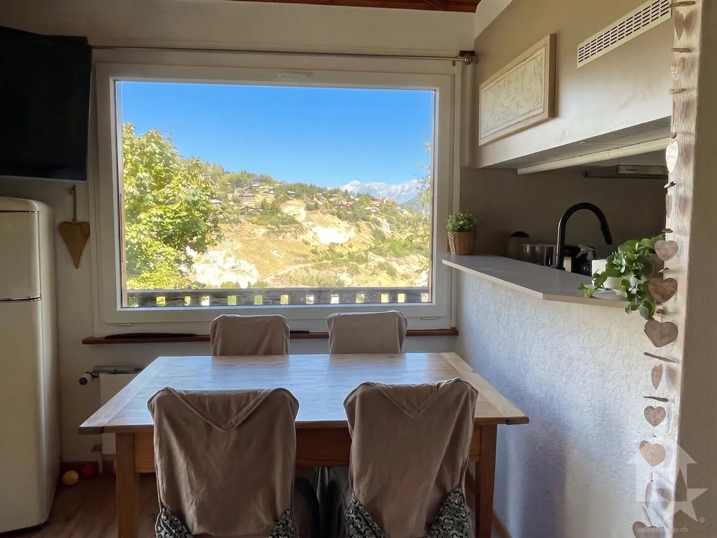 Au coeur de la station, agréable 2.5 pièces avec une grande terrasse - Photo 2 sur 13