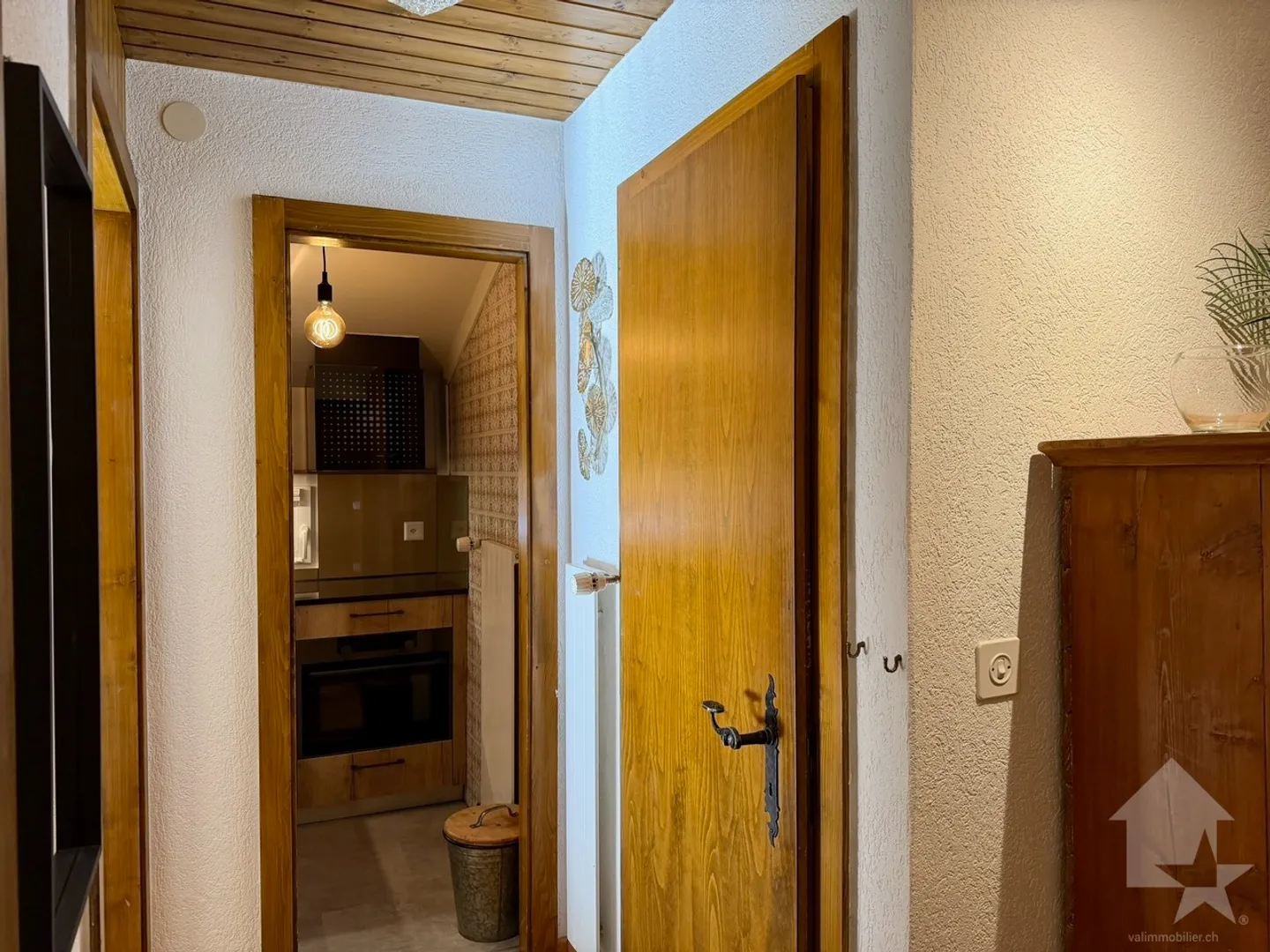 Charmant 2.5 pièces fraîchement rénové - Foto 11 di 13