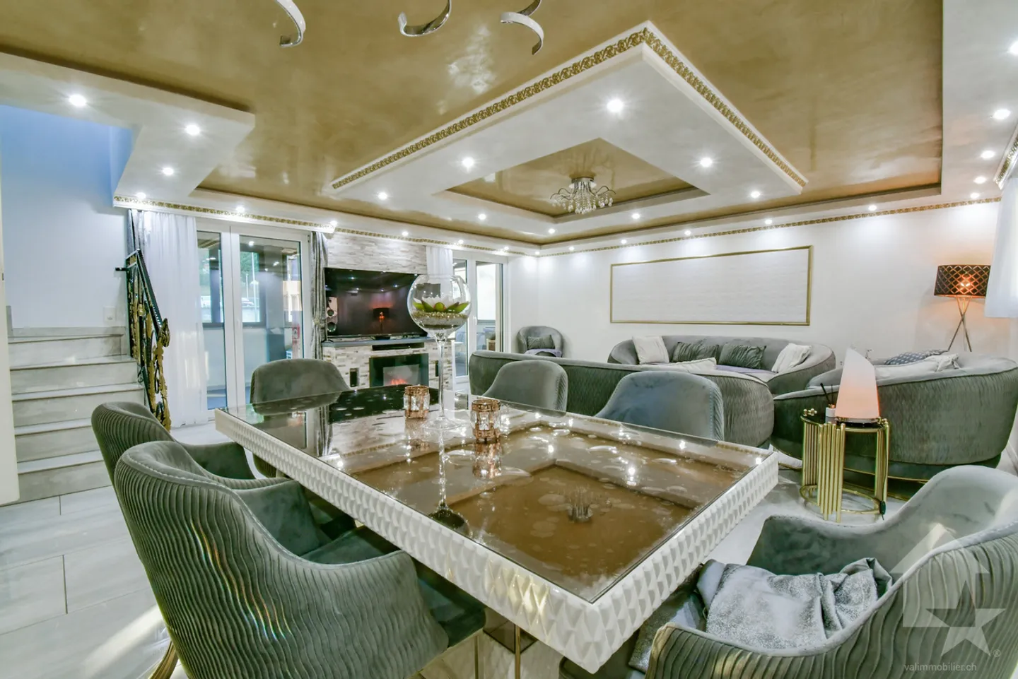 Large family home with adjoining apartment in Dorénaz - Photo 4 of 13