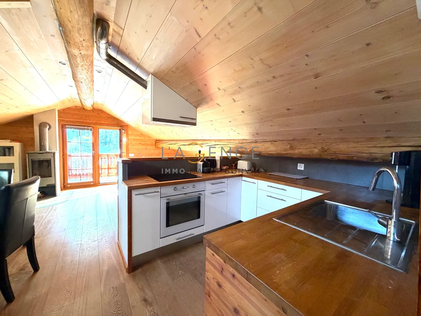 ATTIC WITH CHARACTER - SECONDARY RESIDENCE OK - Photo 2 of 9