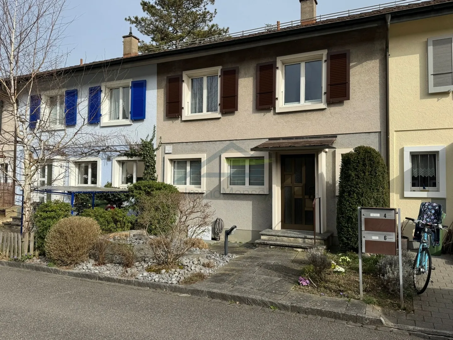 Casa a schiera in posizione tranquilla e privilegiata a Surbaum, Reinach - Foto 1 di 9