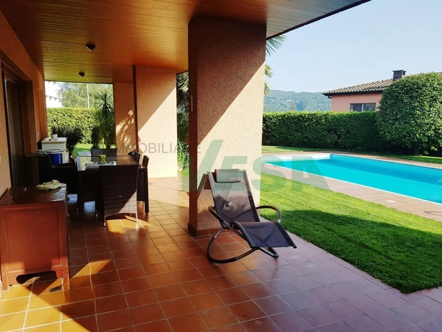 Spacious and Elegant Villa with Plenty of Space and Beautiful Pool - Photo 7 of 11