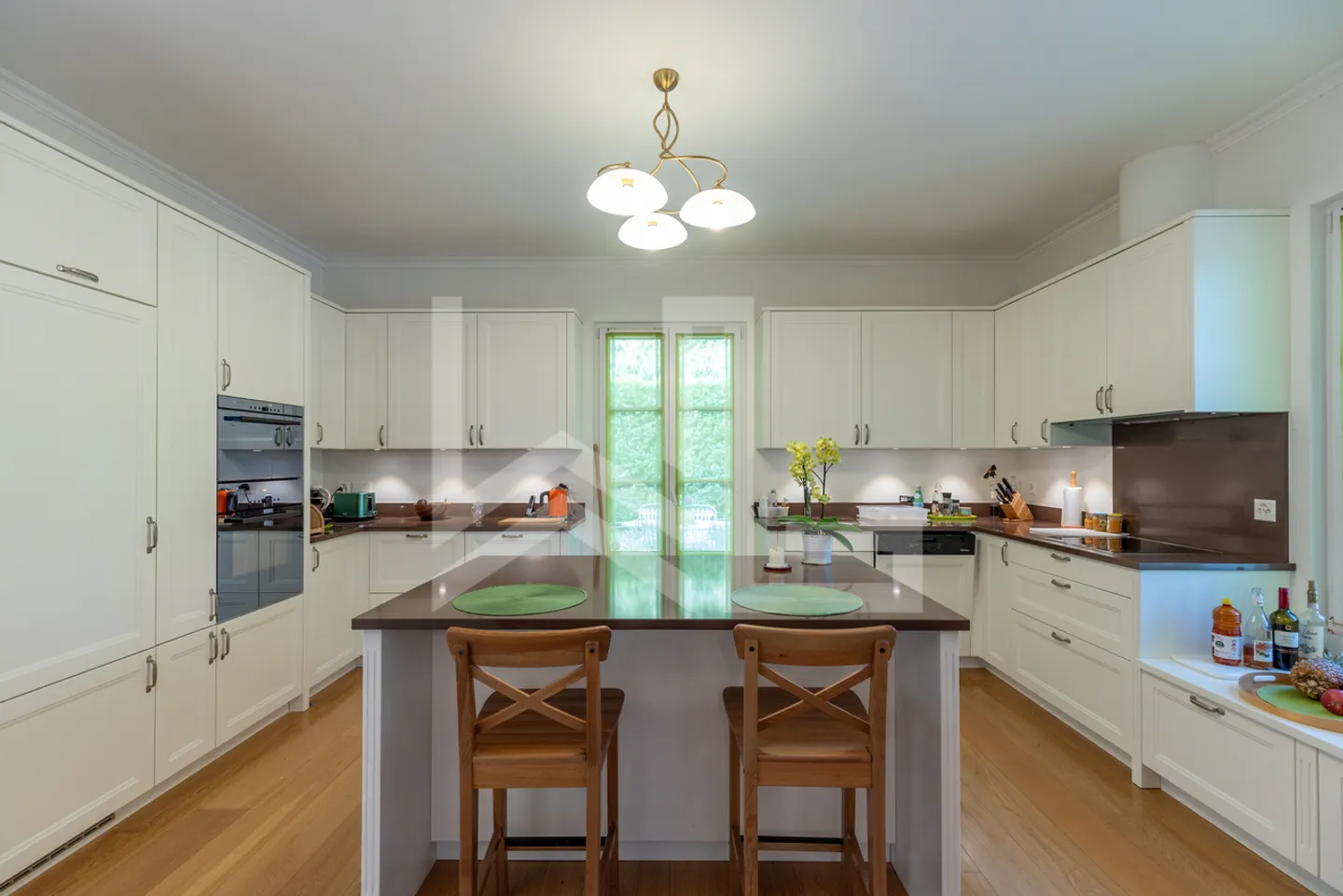 Elegant discreet property by the lake, near Rolle center - Photo 8 of 10