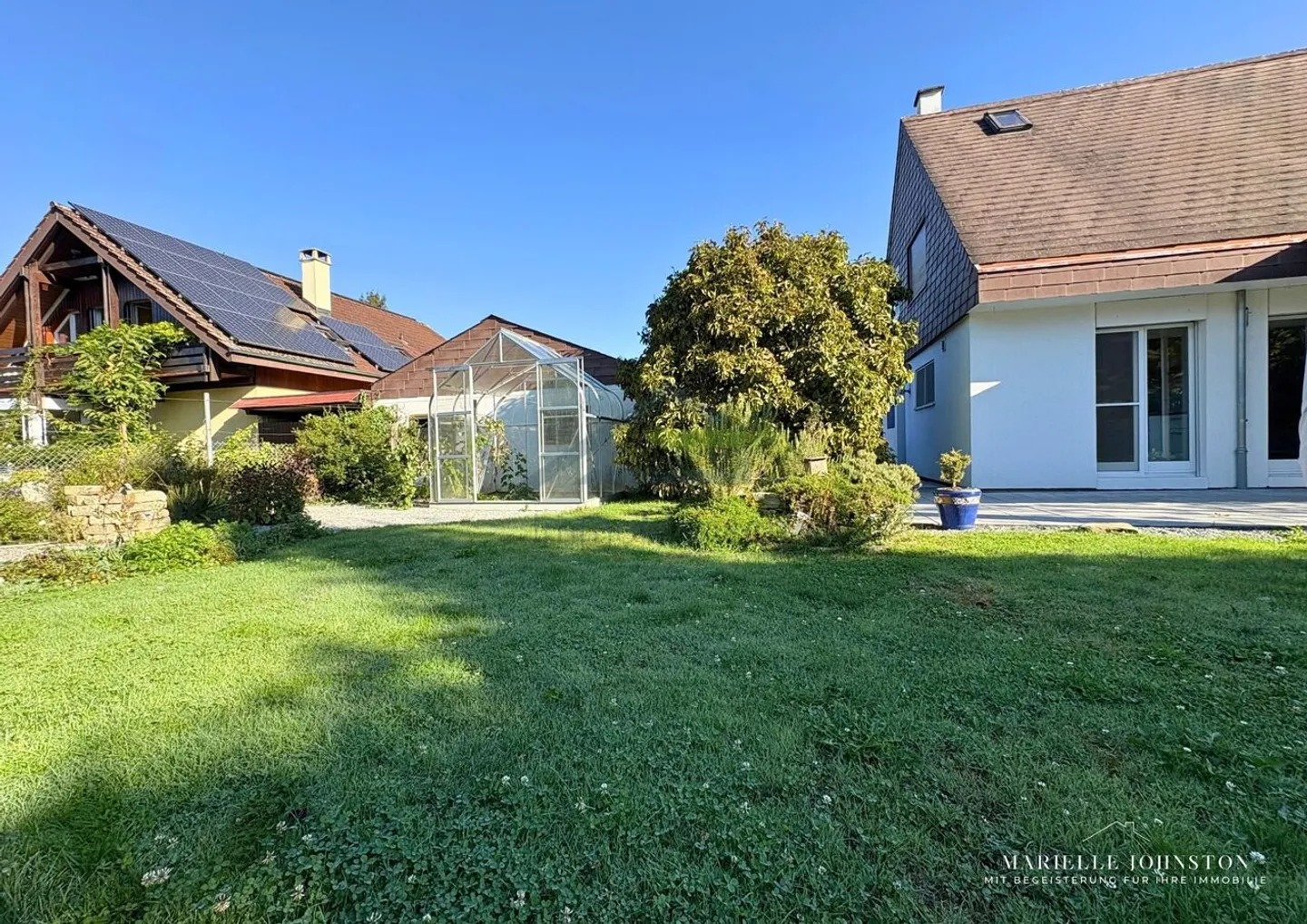 Casa unifamiliare di 4,5 stanze con bellissimo giardino a Biel-Benken - Foto 9 di 13