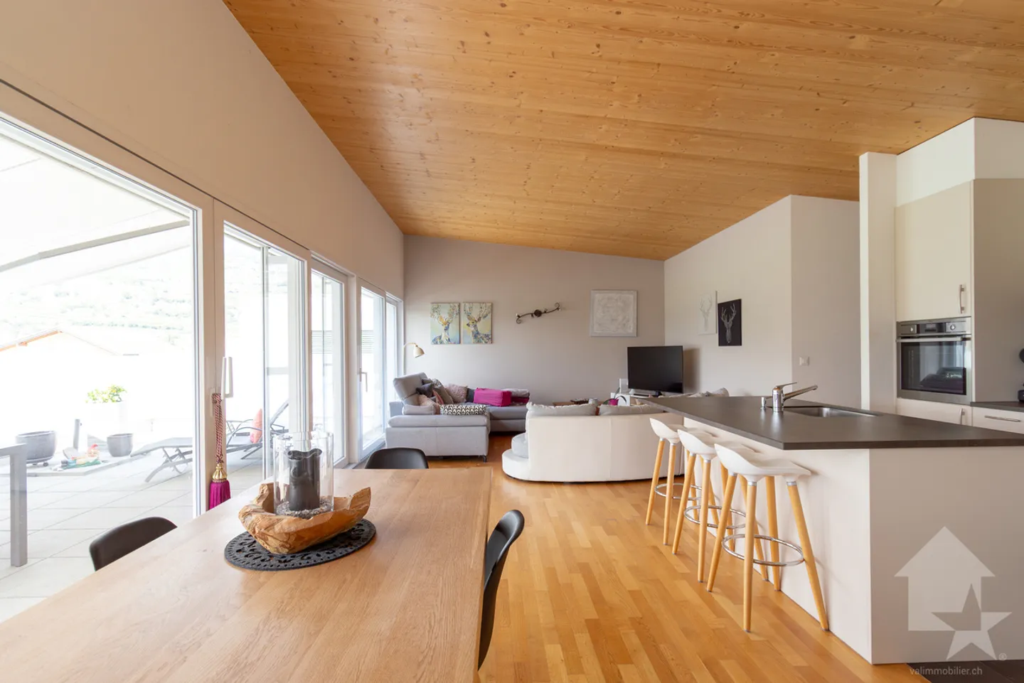 Charmantes 5,5-Zimmer-Penthouse mit Terrasse - Foto 3 von 13
