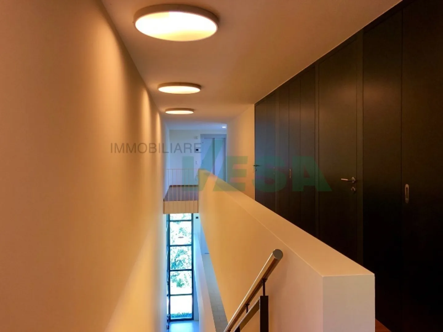 Komfortable und geräumige moderne Villa in idyllischer Lage - Foto 8 von 11