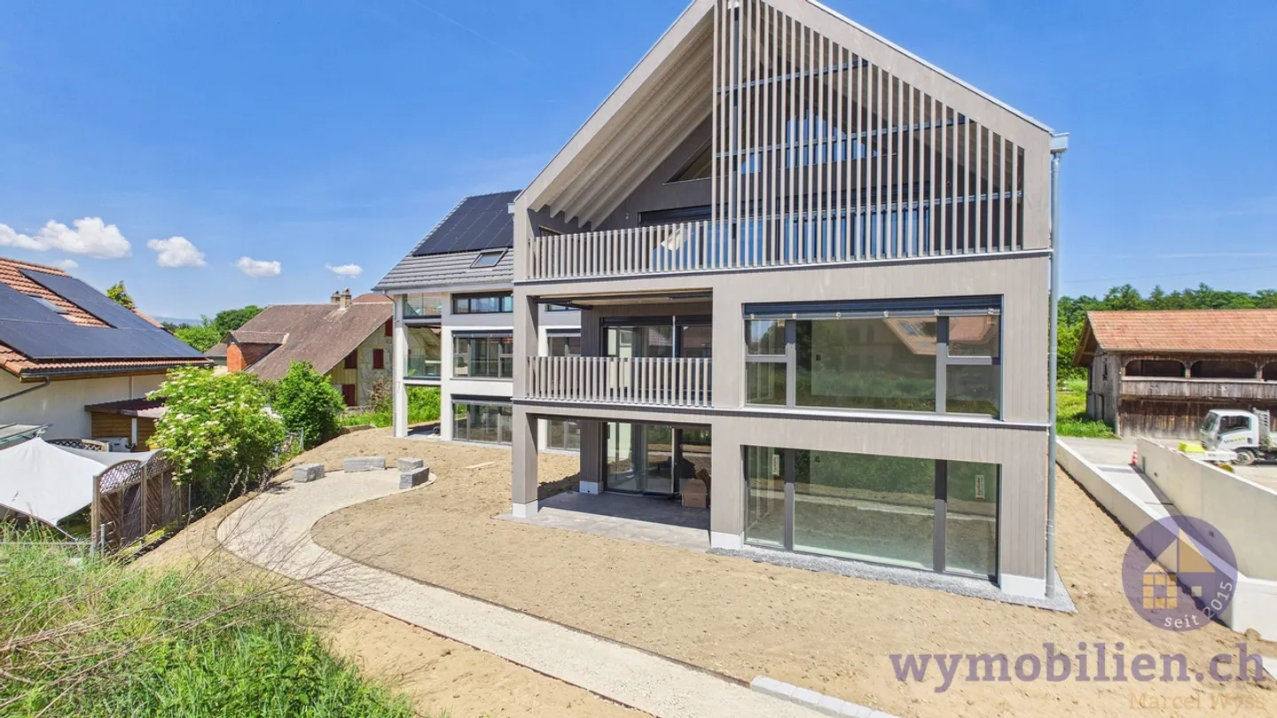 Modernes Mehrfamilienhaus in Aefligen - Foto 2 von 13