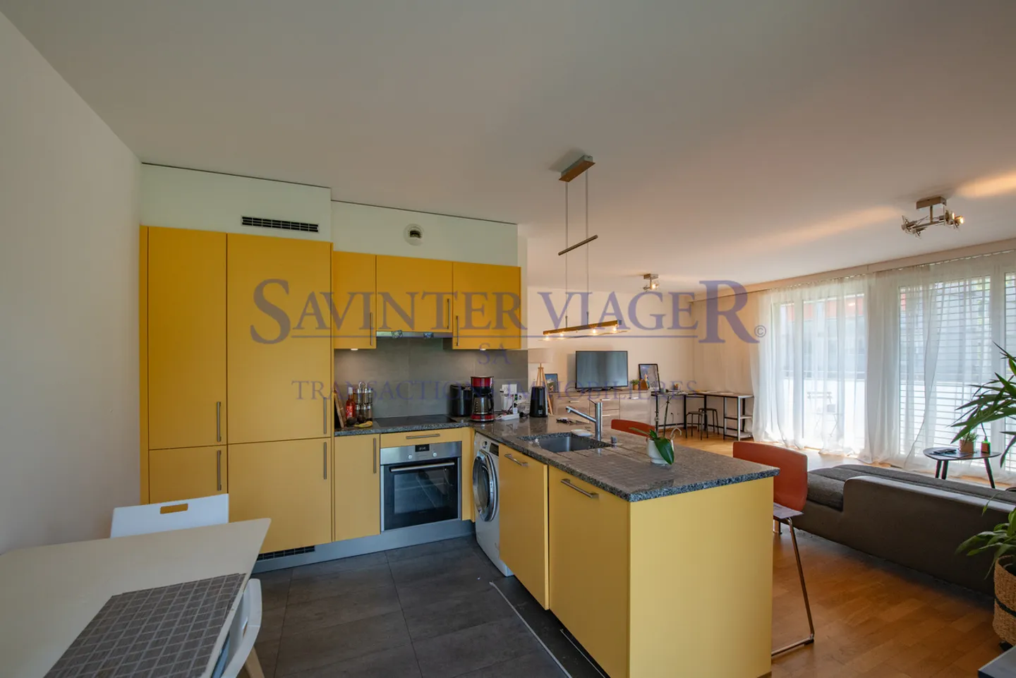 Carouge - Elegante 3-Zimmer-Wohnung mit großem Balkon und unverbautem Blick - Foto 6 von 13