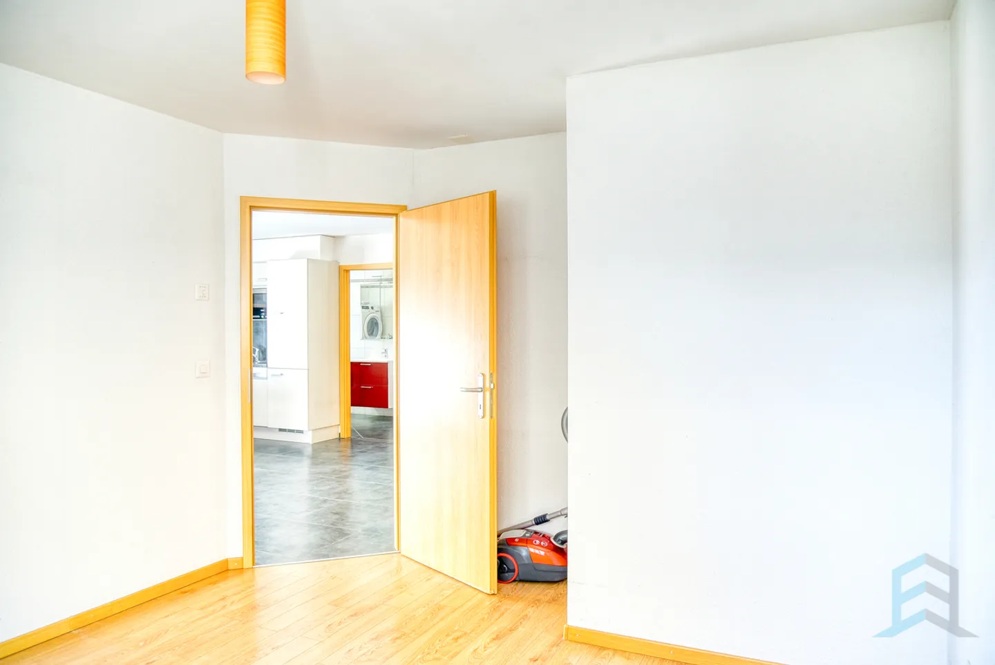 Exclusive 2 ½ room apartment with large terrace on the 1st floor - Photo 6 of 11