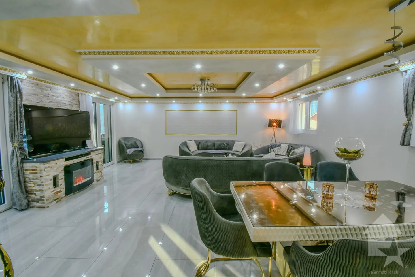 Large family home with adjoining apartment in Dorénaz - Photo 2 of 13