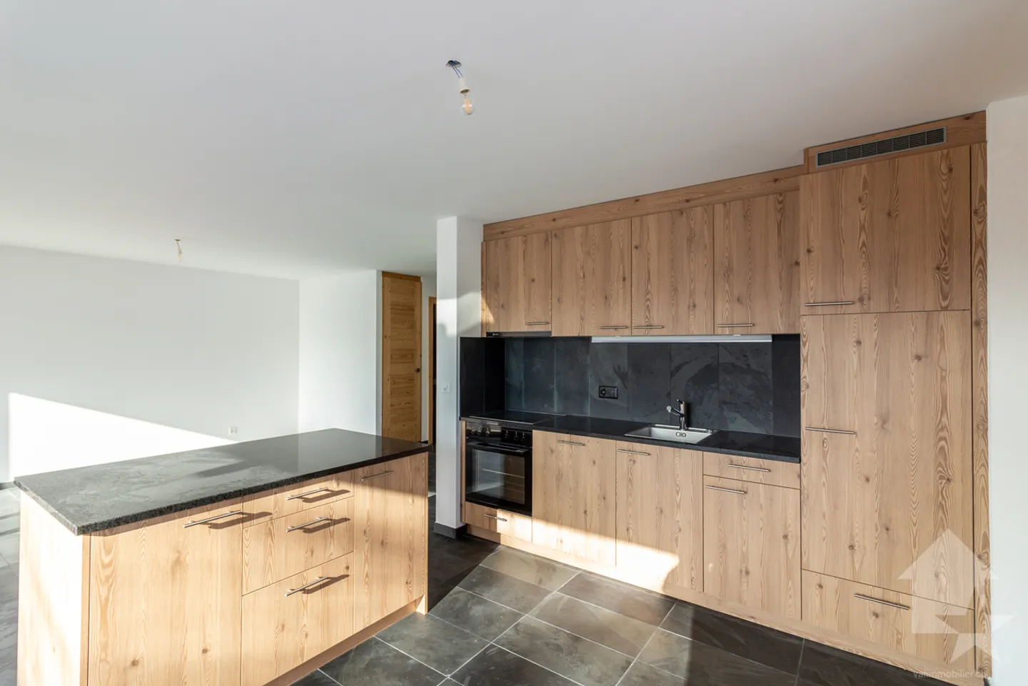 Magnificent new 3.5-room apartment next to a forest - Photo 6 of 13