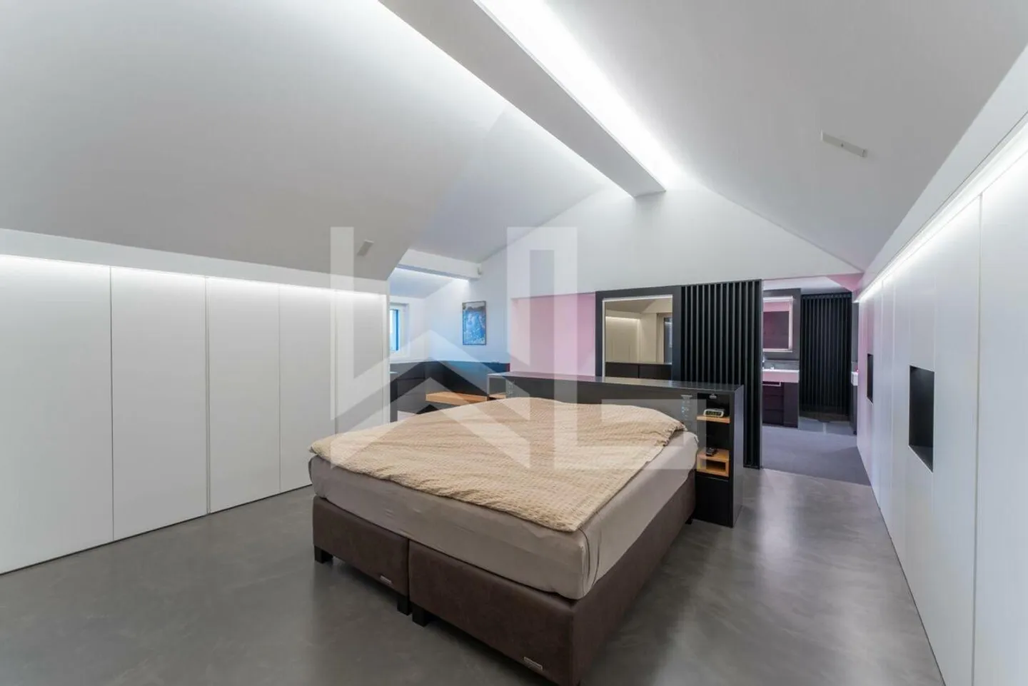 Propriété hors norme au calme avec vue lac - Photo 8 sur 13