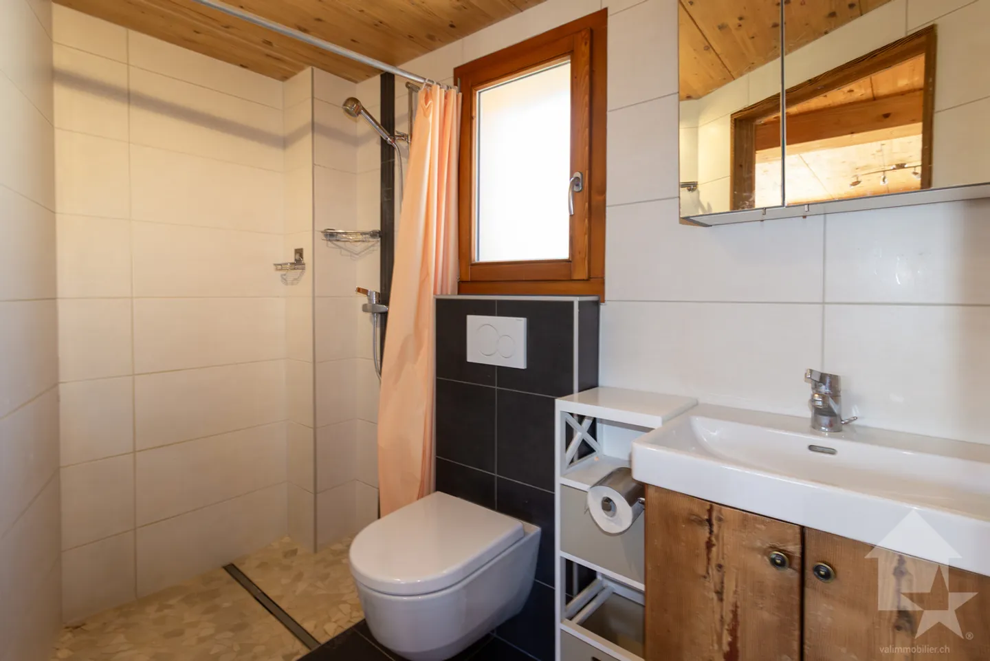 Renovated barn of 4.5 rooms of 107 m2 living space with a 40 m2 garden - Photo 8 of 13