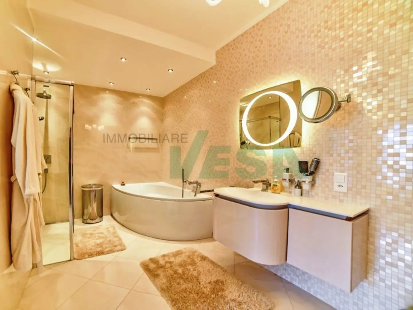 Élégant appartement duplex de 4,5 pièces avec vue magnifique - Photo 8 sur 9