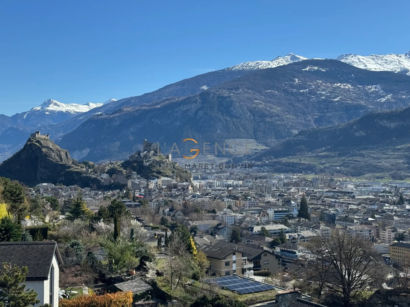 High-end adjoining house in a highly sought-after area - Photo 10 of 10