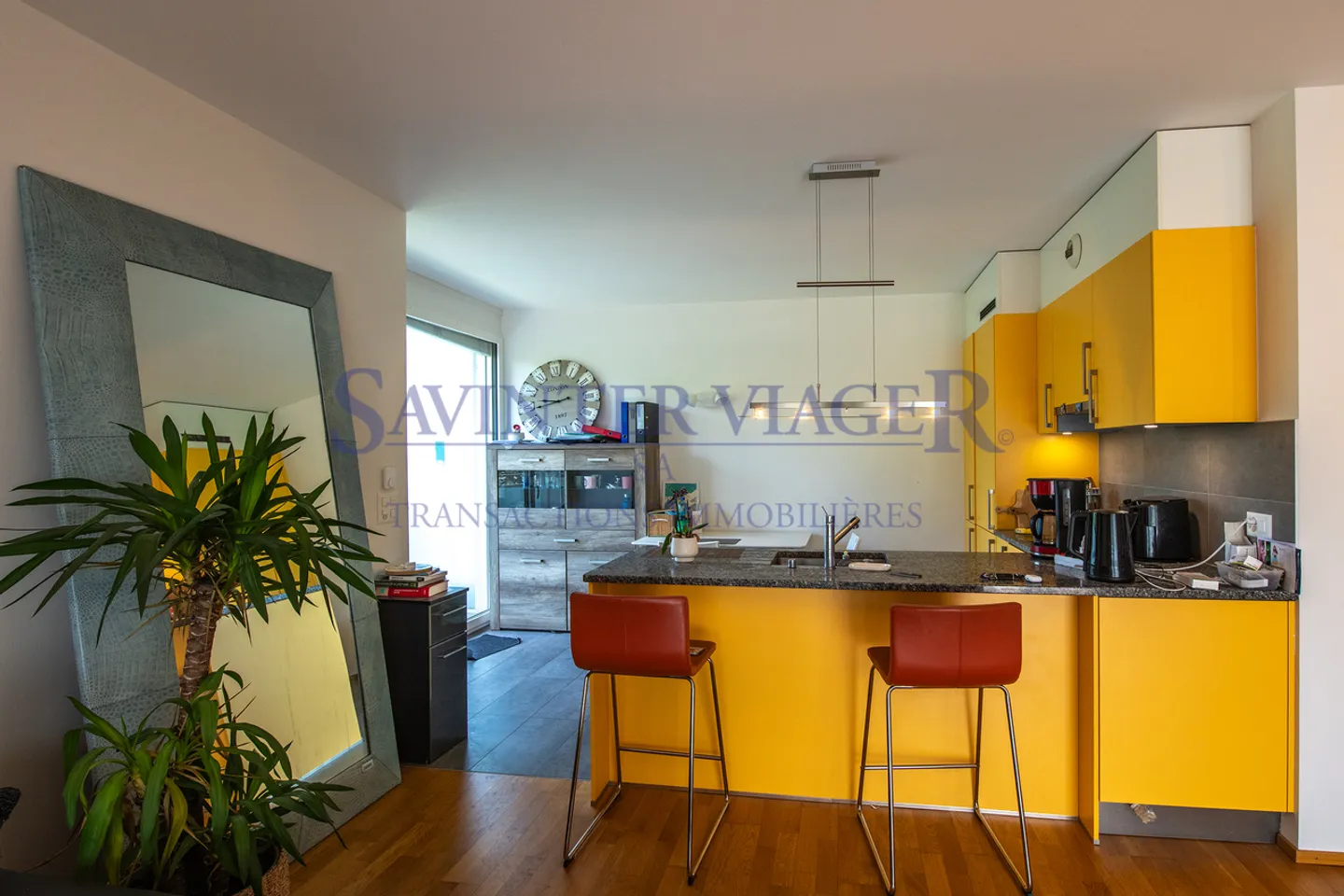 Carouge - Elegante 3-Zimmer-Wohnung mit großem Balkon und unverbautem Blick - Foto 8 von 13