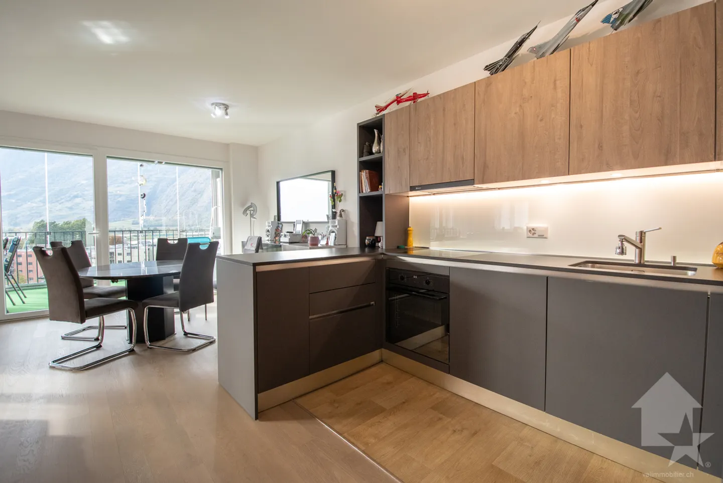 Spacious 4.5 Room Apartment - Photo 2 of 13