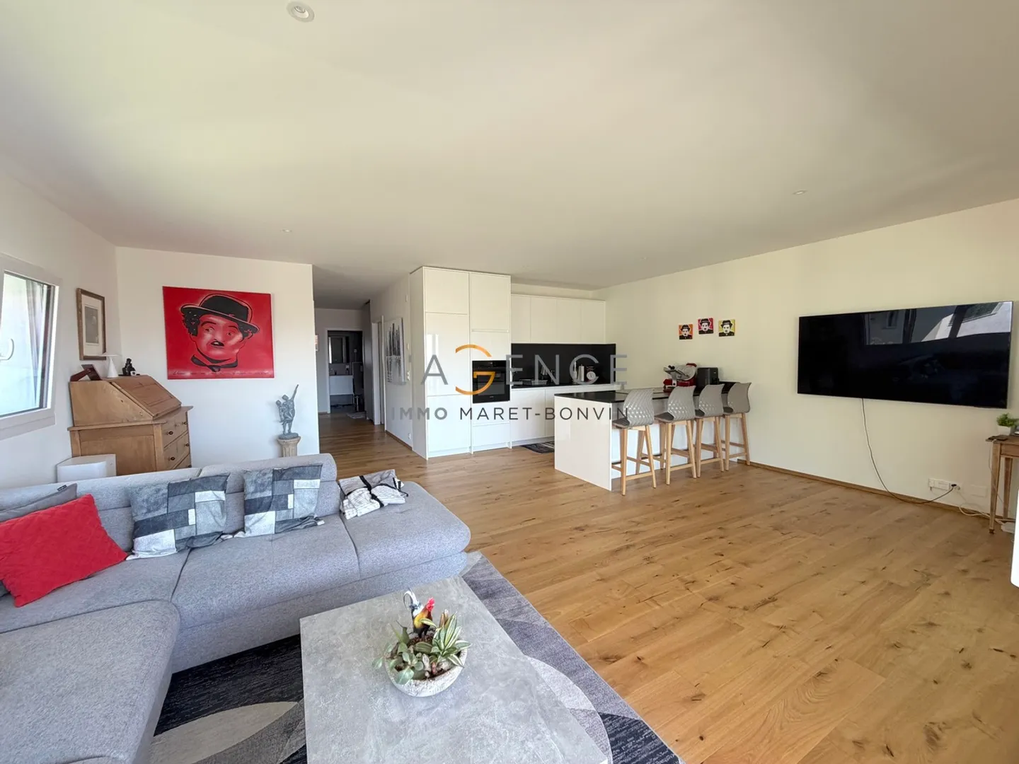 Appartement moderne avec grande terrasse - Photo 4 sur 10
