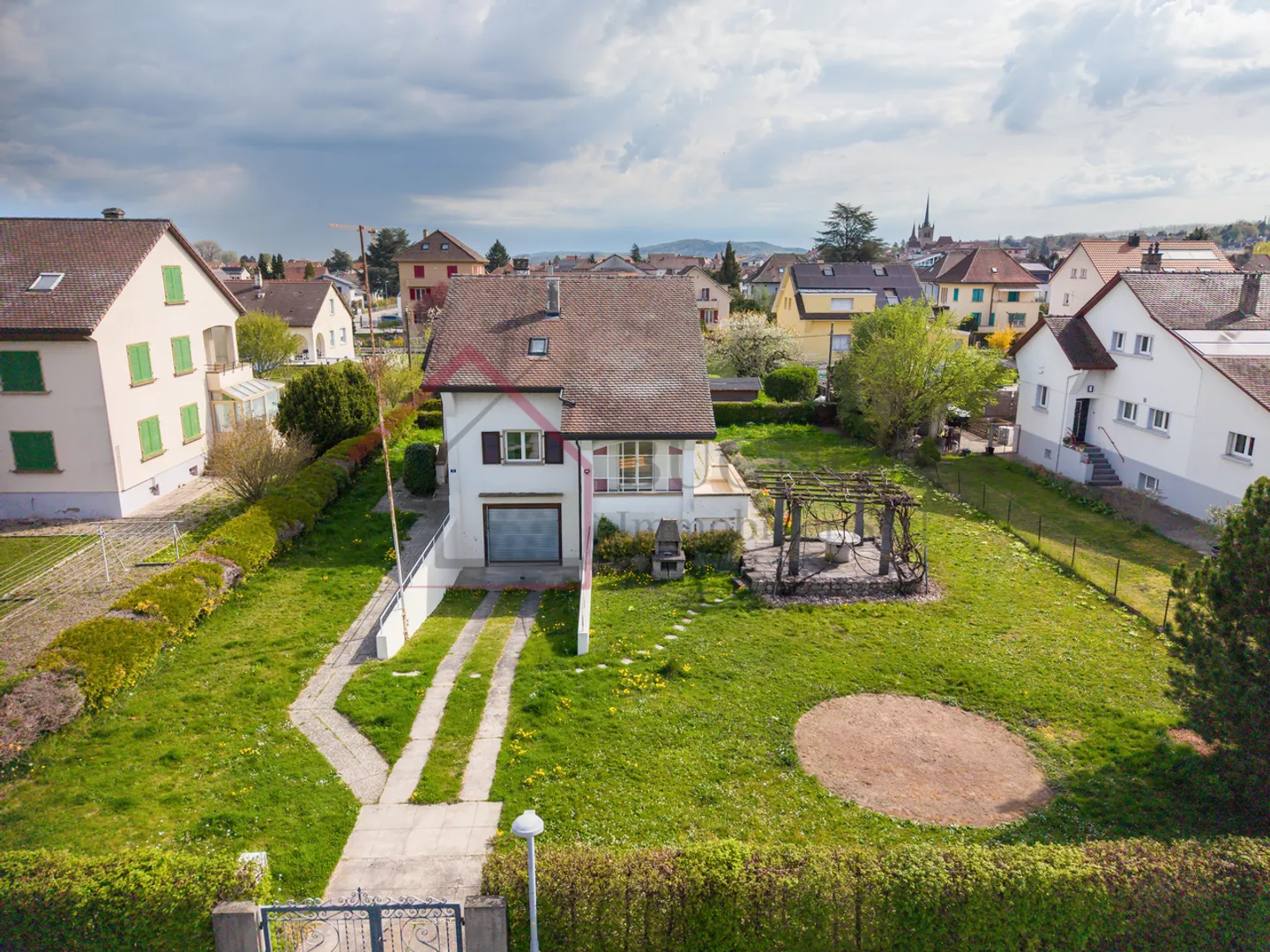 VILLA FAMILIALE AVEC JARDIN ET ENVIRONNEMENT CALME - Photo 10 sur 13
