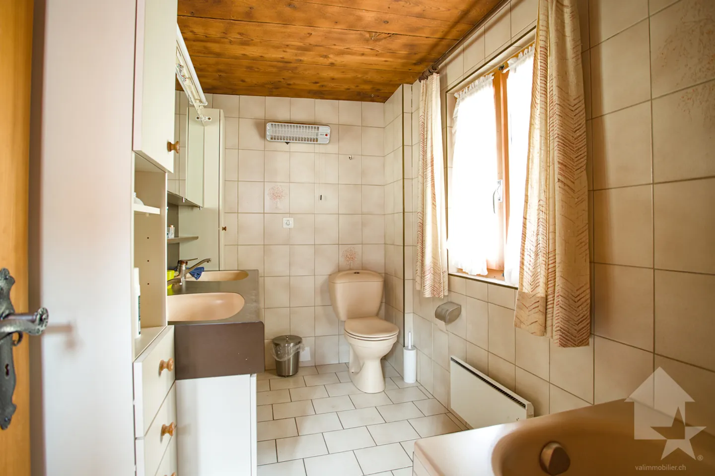 Chalet with 5.5 rooms with character, 180 m2, sunny location - Photo 10 of 13
