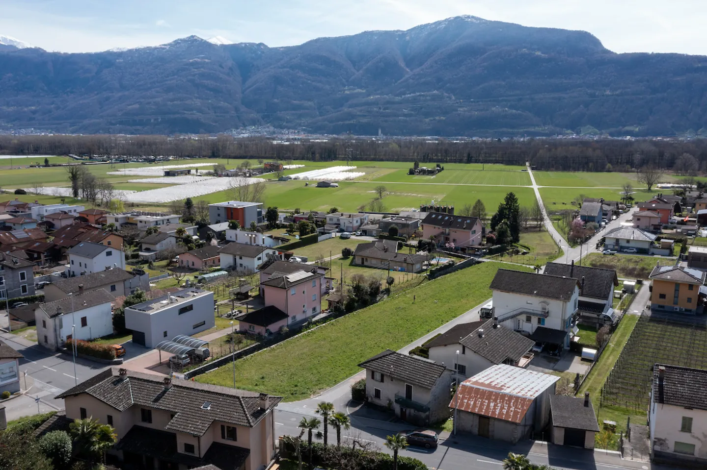 CUGNASCO-GERRA - We sell land of 1,912 sqm with project for 6 villas - Photo 2 of 10