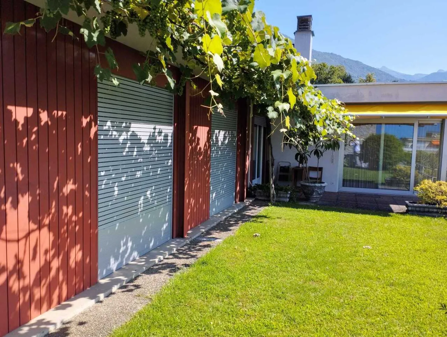 MURALTO - Elegante appartamento con piscina privata e super vista lago - Photo 3 of 13