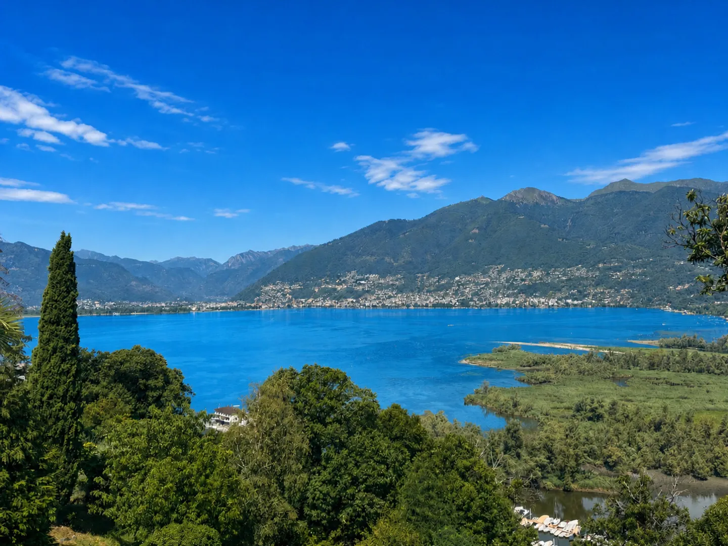 Terreno edificabile in posizione privilegiata con vista lago - Foto 1 di 9