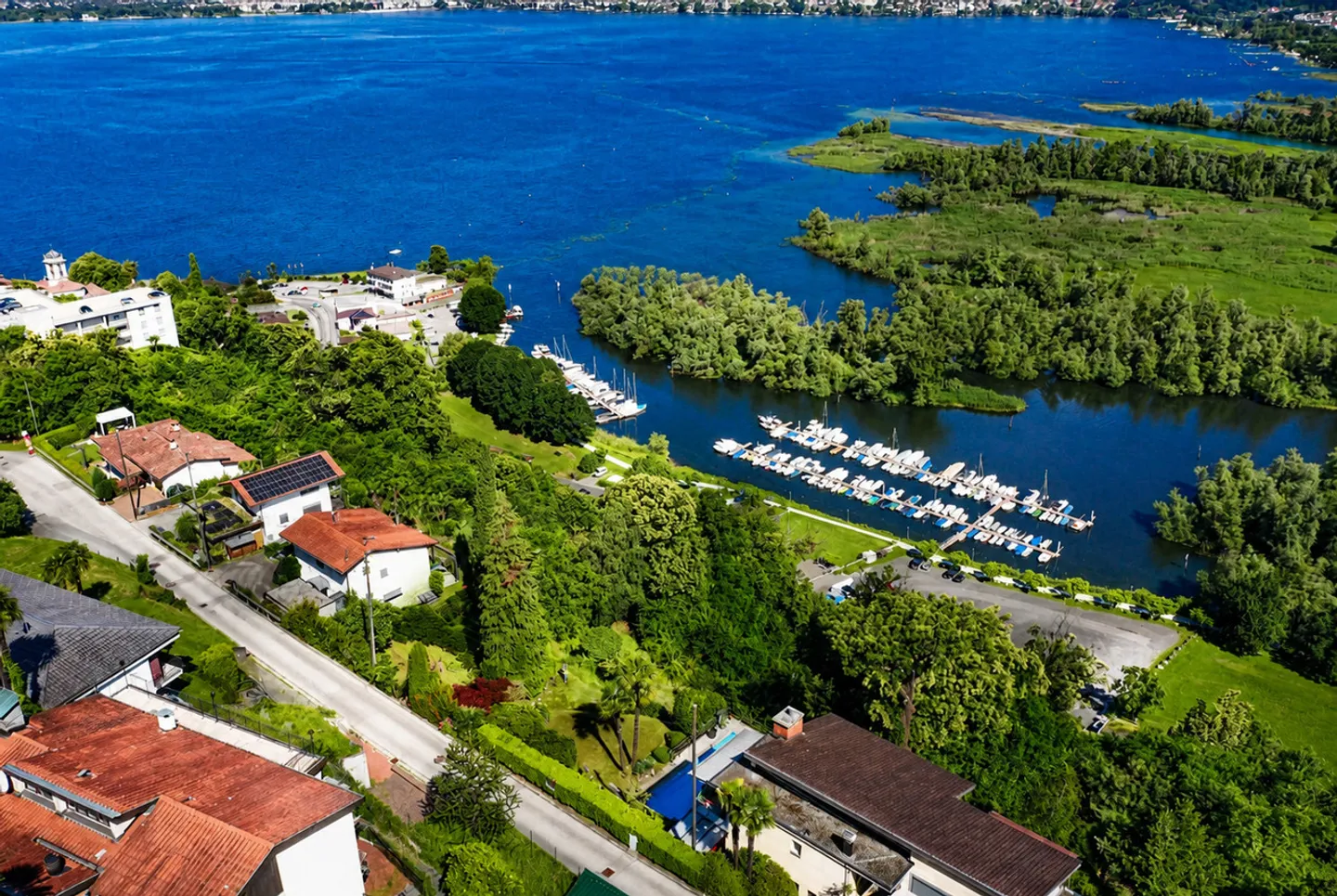 Terreno edificabile in posizione privilegiata con vista lago - Foto 2 di 9