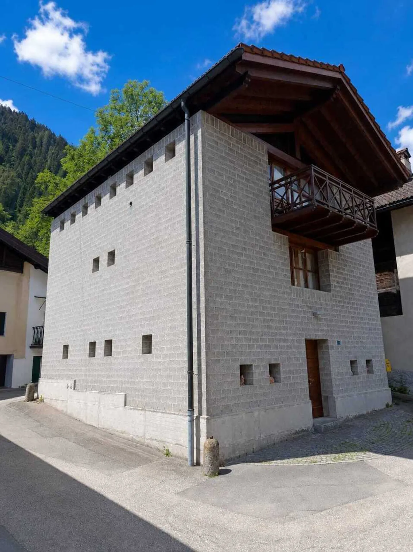 Casa familiare contemporanea ad Ambrì - Foto 2 di 13