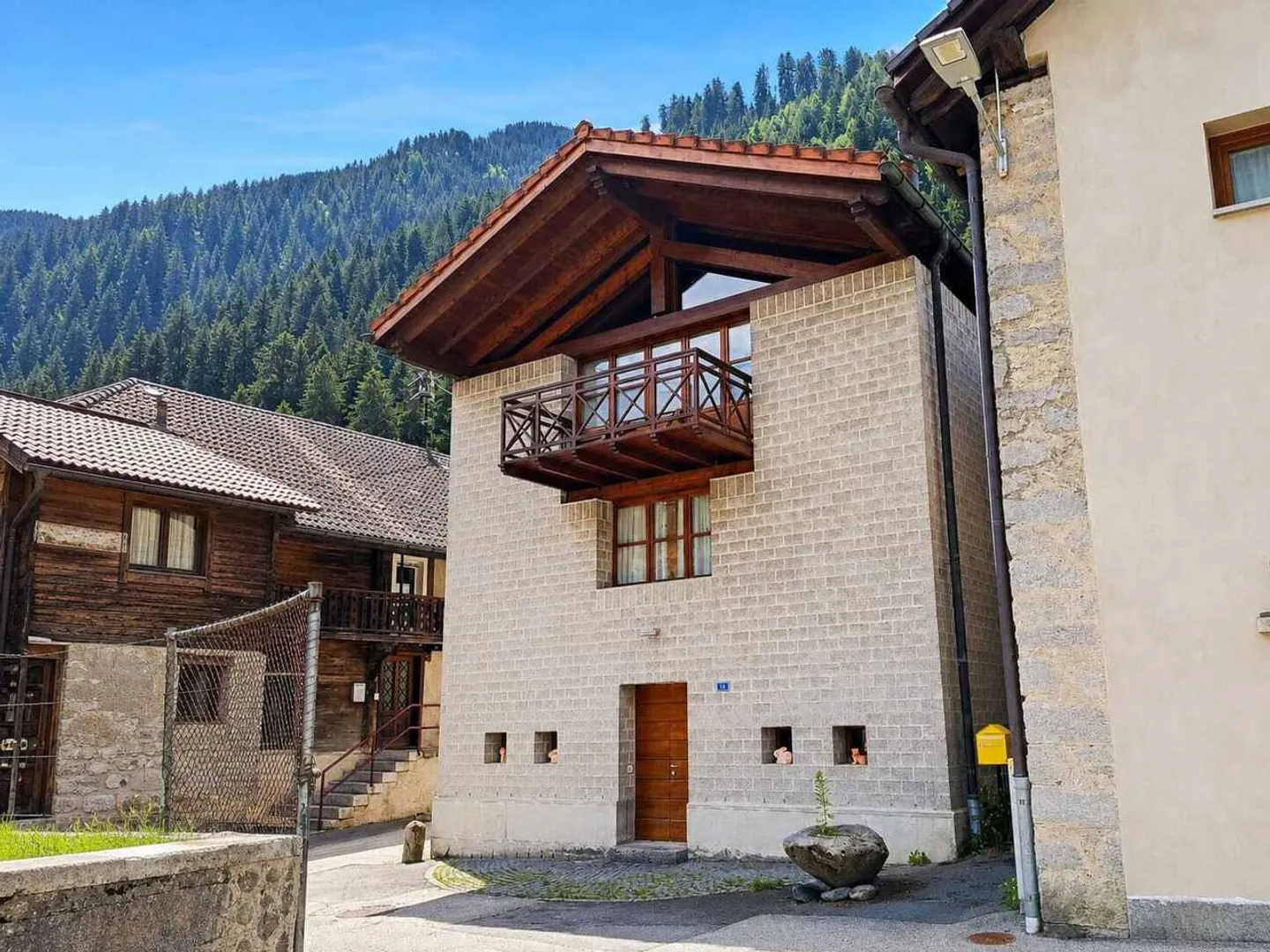 Casa familiare contemporanea ad Ambrì - Foto 1 di 13