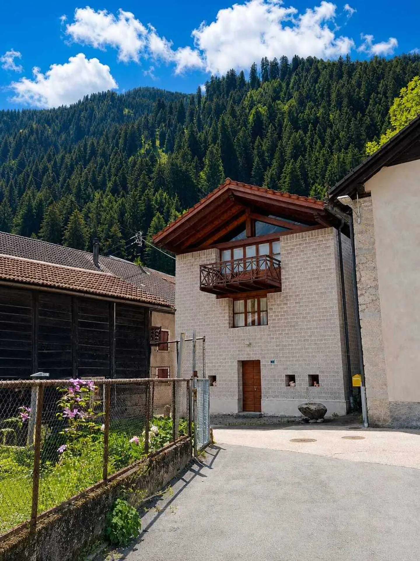 Casa familiare contemporanea ad Ambrì - Foto 3 di 13