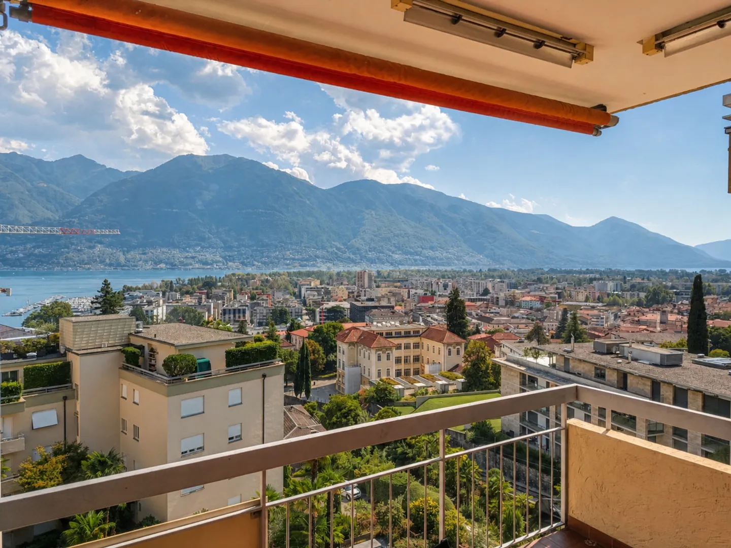 Appartamento elegante con vista lago - Foto 1 di 13