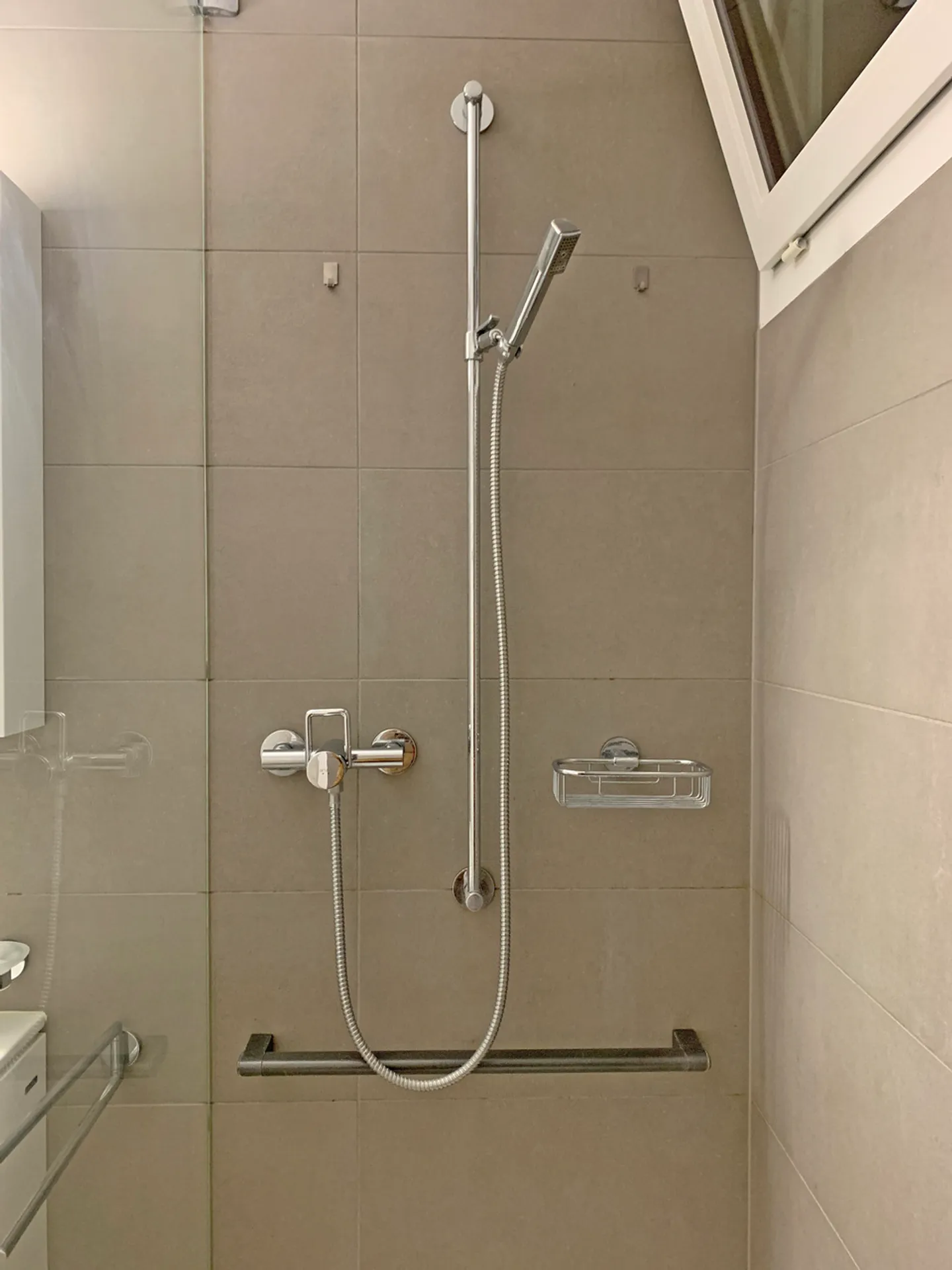 BELLINZONA, Modern and Central 2½ Room Apartment for Rent - Photo 6 of 9